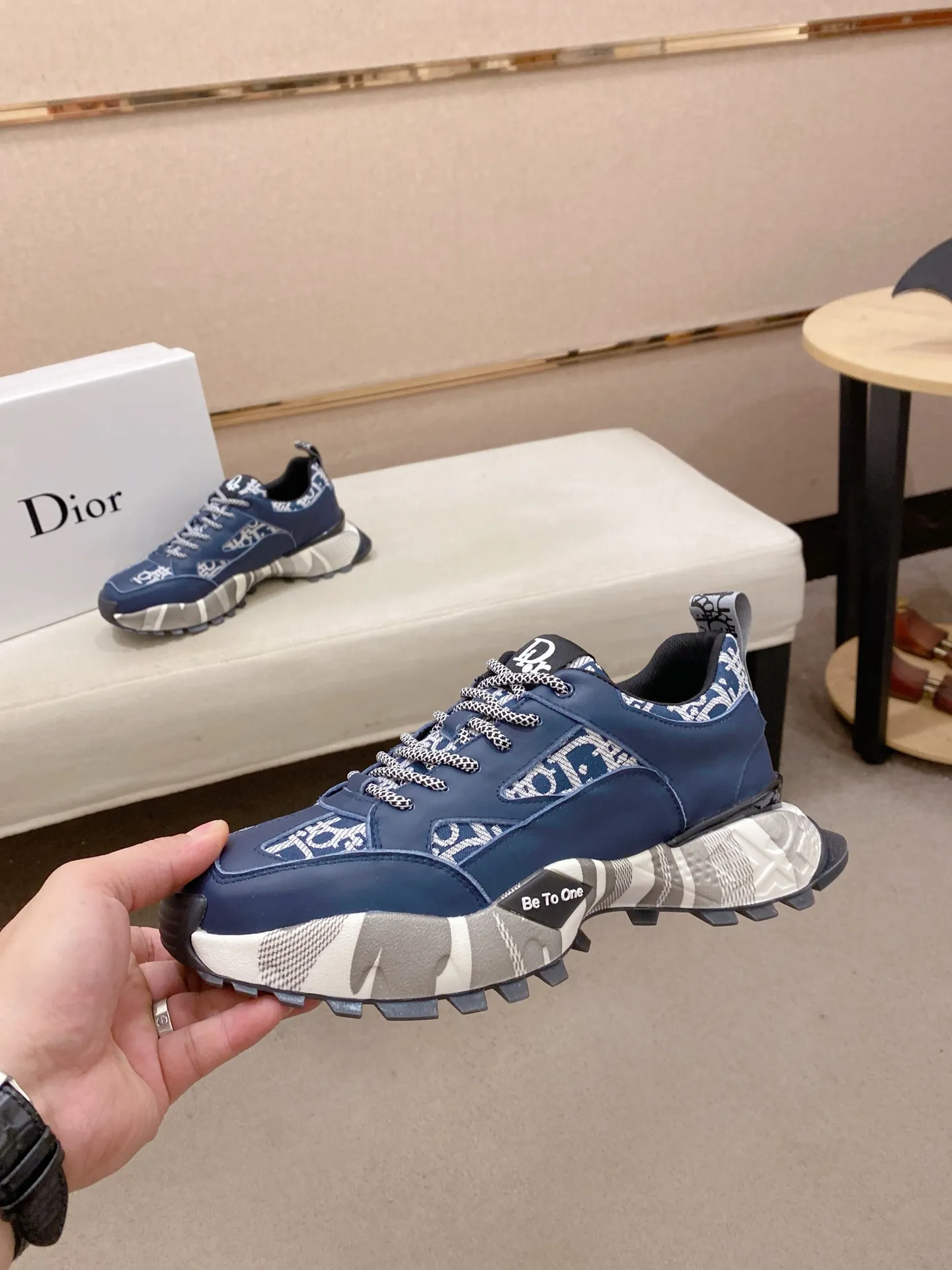 Men's shoes💰 462💰🇮🇹🇮🇹Dior d The new model is on sale at the same time at the counter. The upper 🇮🇹 is imported Italian first-layer cowhide, and the lining is fully imported sheepskin 💪💪. It is a complete 1⃣️ to 1⃣️ replica 🇮🇹💪💪, ⚠ Sole: The original sole is specially provided by the original factory. The exclusive movable molded sole is super comfortable. ⚠Original factory single goods, 🔍🔍high quality, you can enter and leave the counter at will, welcome to compare⚠. Code number:38-44